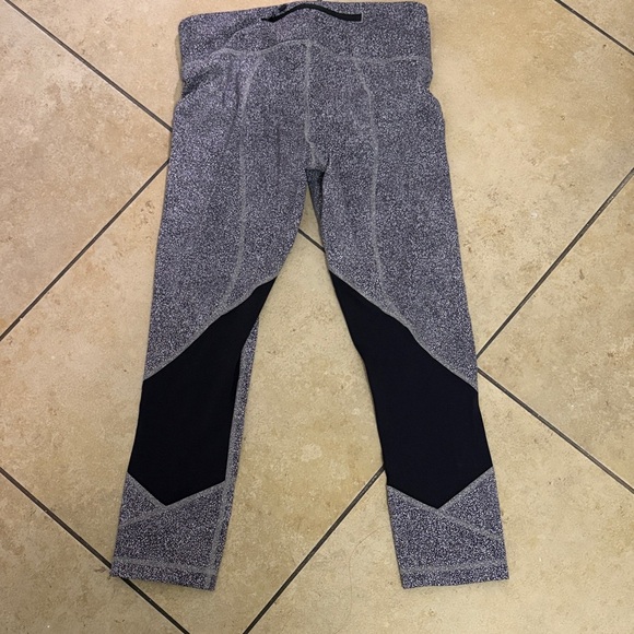 Lululemon Athletica Gray and Black caprice Leggings - Picture 4 of 4